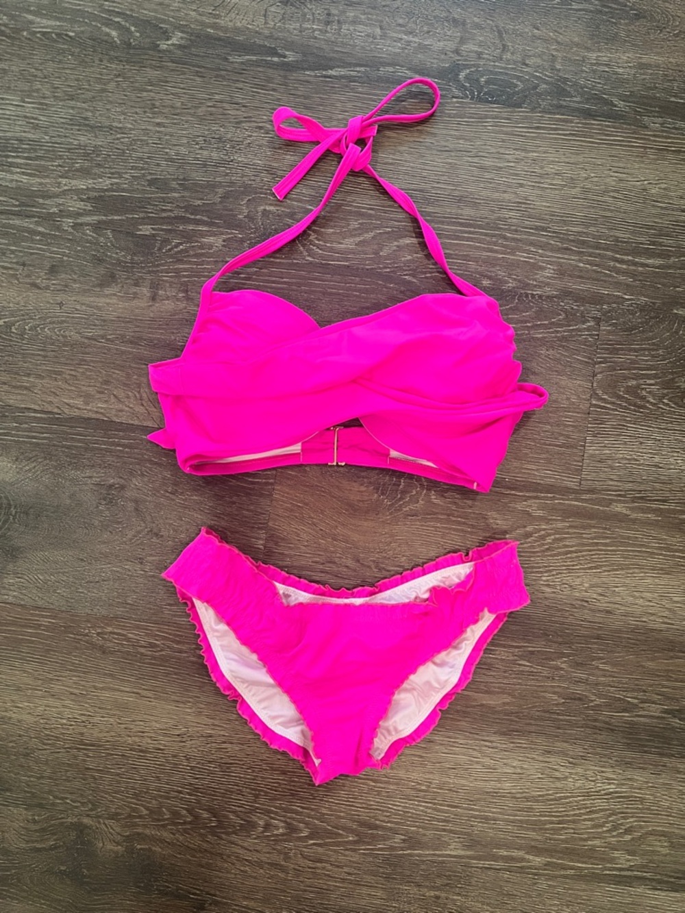 NWOT Victoria's Secret Hot Pink Ruffle Bikini Set - 32DD/small